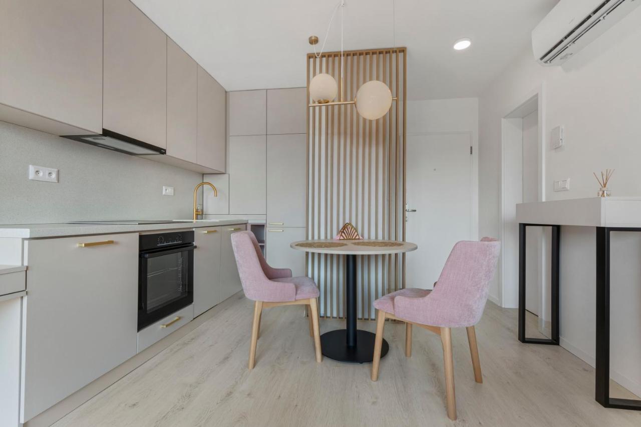 Lam Rose - Ac - Terrace Apartamento Bratislava Exterior foto