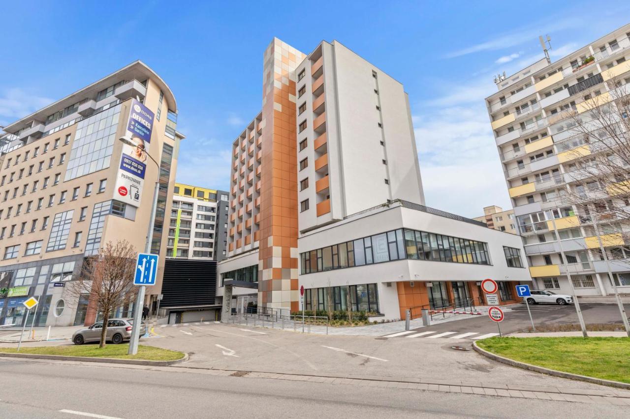 Lam Rose - Ac - Terrace Apartamento Bratislava Exterior foto