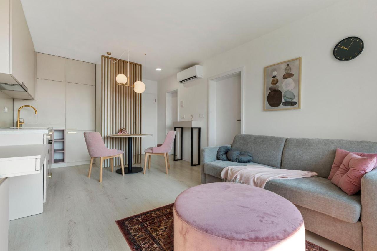 Lam Rose - Ac - Terrace Apartamento Bratislava Exterior foto